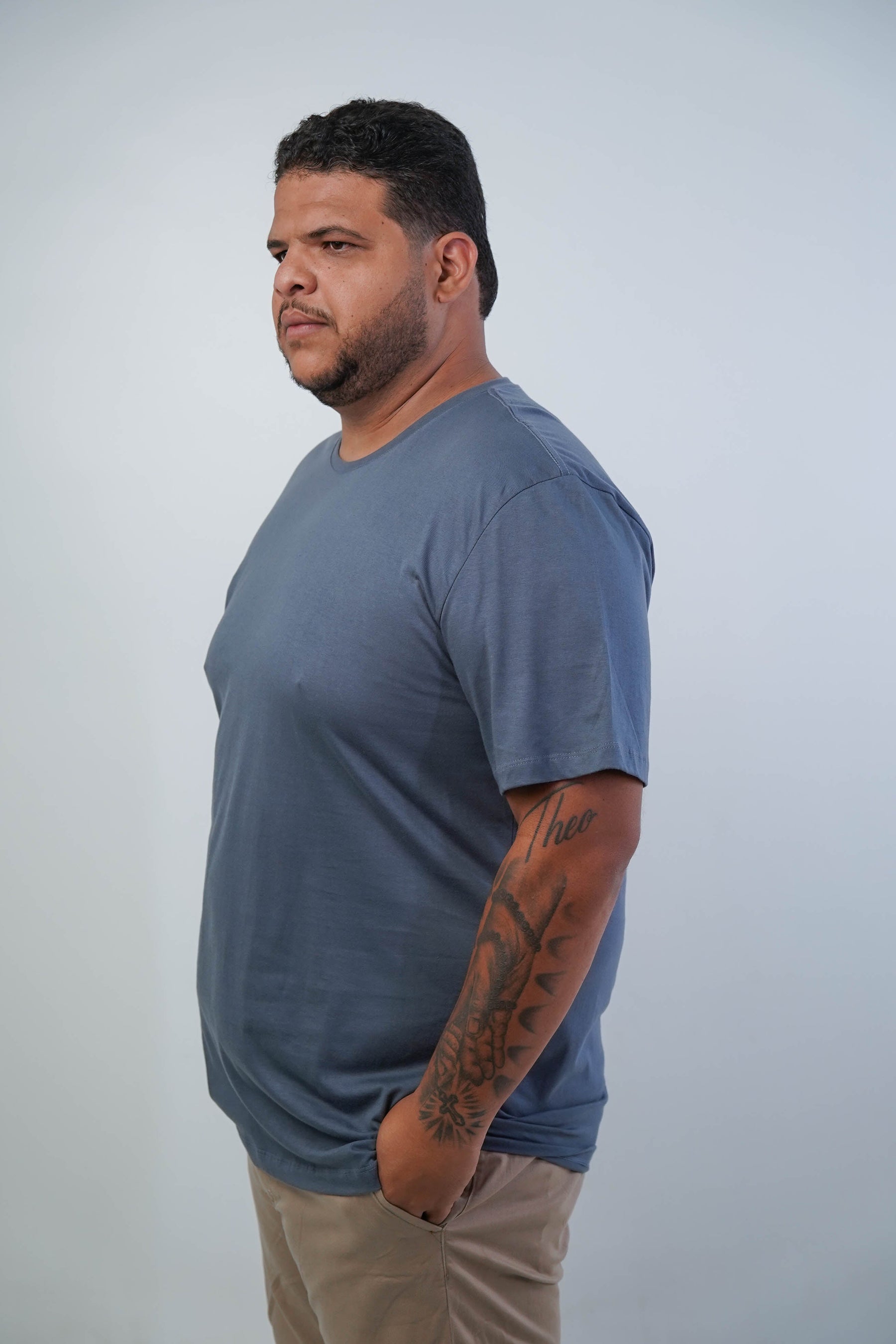 CAMISETA BÁSICA GOLA REDONDA LISA PLUS