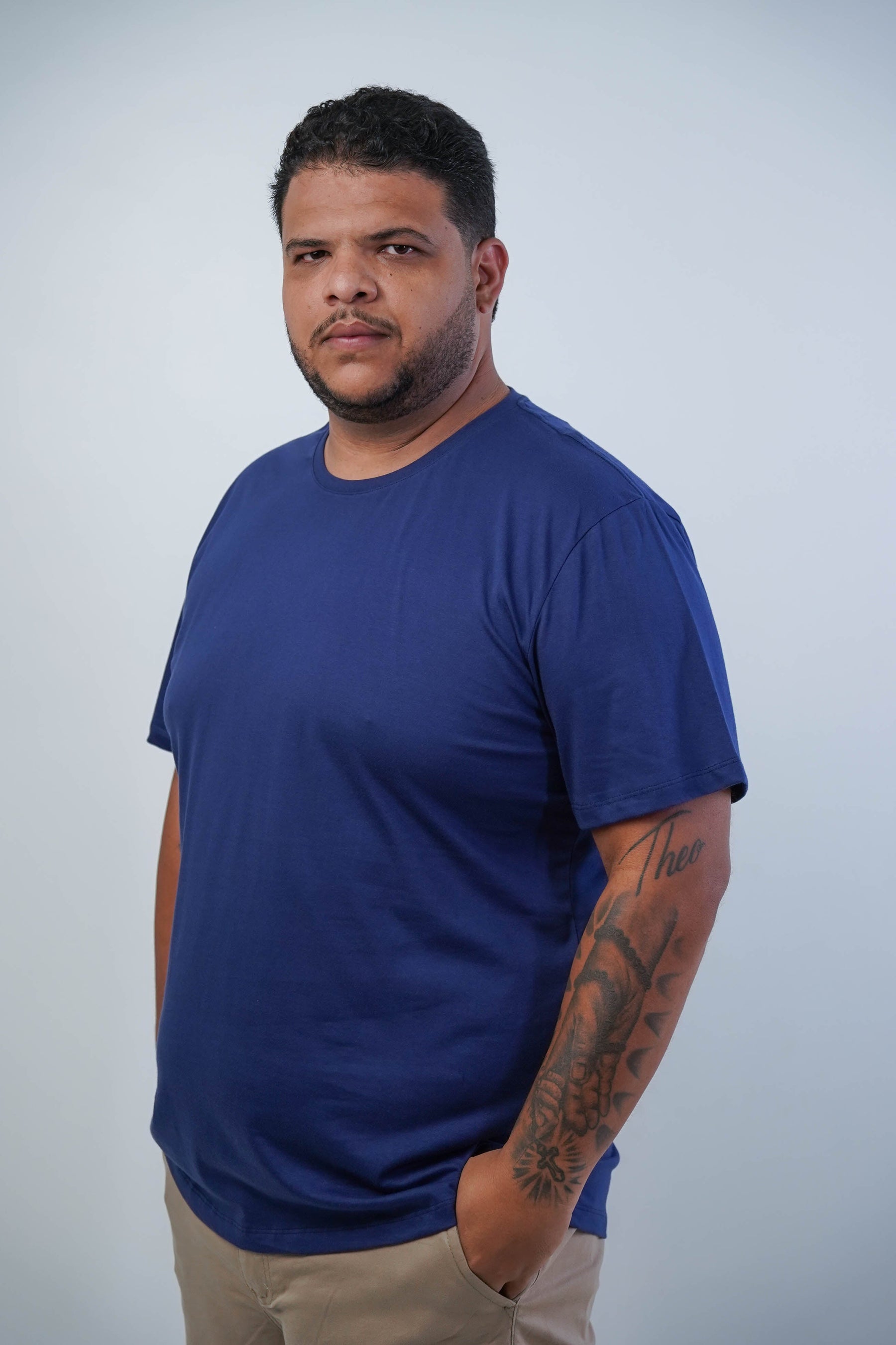 CAMISETA BÁSICA GOLA REDONDA LISA PLUS