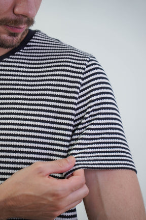 CAMISETA TEXTURA OVER LISTRAS